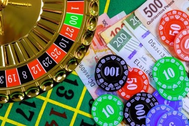 Mobile device showing luna togel app access options